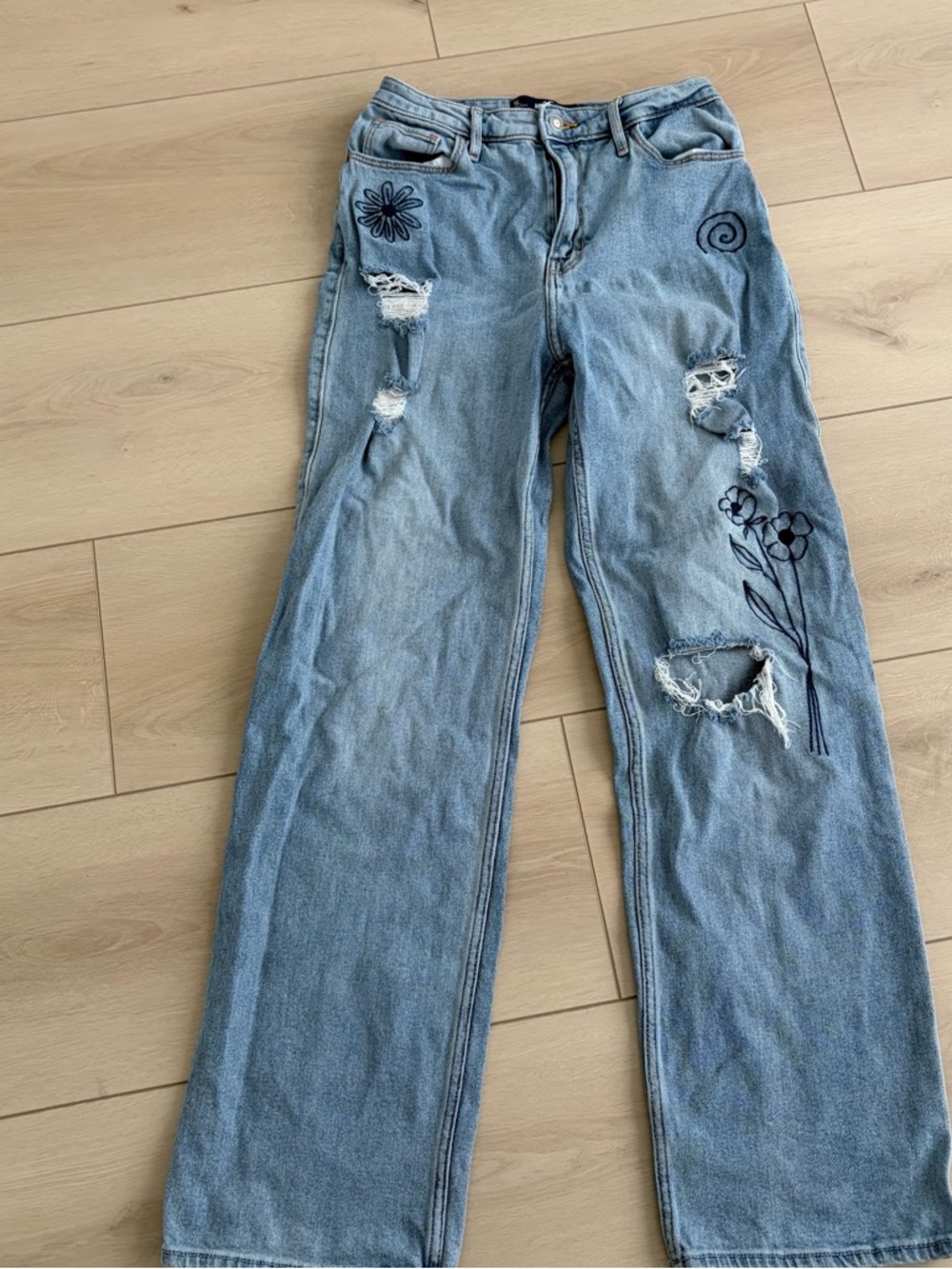 Hollister Women Ultra High Rise Dad Jean 27 X 33 Embroidery Flower Hippie 70s